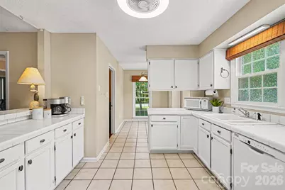 4300 Saxonbury Way, Charlotte, NC 28269 - Photo 13