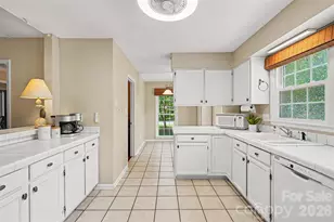 4300 Saxonbury Way, Charlotte, NC 28269 - Photo 13