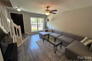 6466 Windsor Gate Ln, Charlotte, NC 28215 - Photo 5