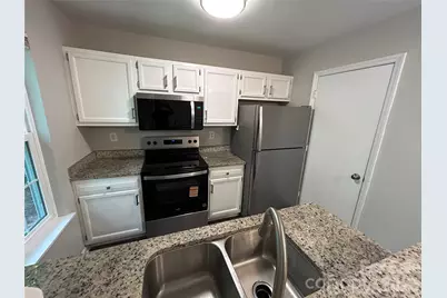6466 Windsor Gate Lane, Charlotte, NC 28215 - Photo 13