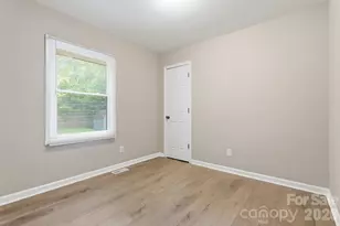 364 Leafmore Dr, Charlotte, NC 28213 - Photo 15