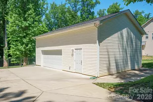 9027 Leah Meadow Ln, Charlotte, NC 28227 - Photo 37