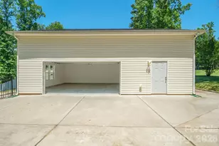 9027 Leah Meadow Ln, Charlotte, NC 28227 - Photo 13
