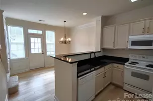 8606 Beaver Creek Dr, Charlotte, NC 28269 - Photo 3