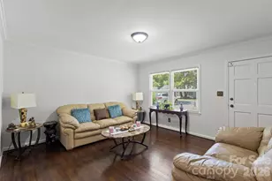 3326 Dunaire Dr, Charlotte, NC 28205 - Photo 7