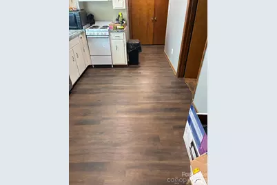 1020 3rd Street SE, Hickory, NC 28602 - Photo 3