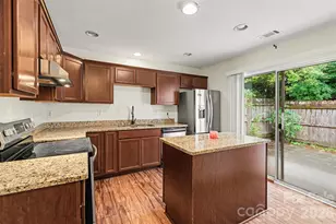 5833 Cougar Ln, Charlotte, NC 28269 - Photo 5