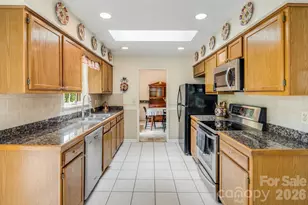 636 Goldview Dr, Hendersonville, NC 28791 - Photo 3