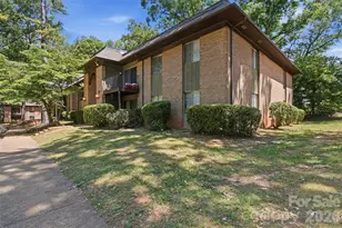 330 Orchard Trace Ln, Charlotte, NC 28213 - Photo 3