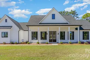 512 Barefoot Ln, Clover, SC 29710 - Photo 3