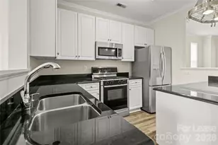 567 E 9th St, Charlotte, NC 28202 - Photo 13