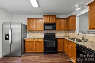 6618 Wicked Oak Ln, Charlotte, NC 28216 - Photo 9