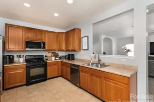 941 Capetown Ln, Clover, SC 29710 - Photo 7