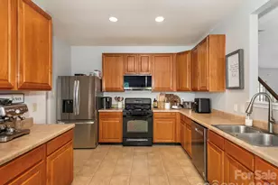 941 Capetown Ln, Clover, SC 29710 - Photo 9