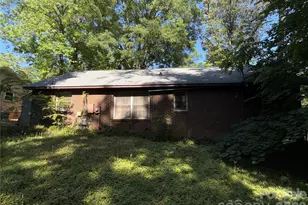 10100 Starwood Dr, Charlotte, NC 28215 - Photo 3