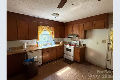 10100 Starwood Drive, Charlotte, NC 28215 - Photo 5
