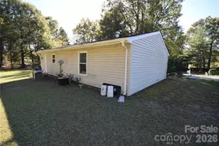 403 Stirrup Ct, Charlotte, NC 28215 - Photo 3