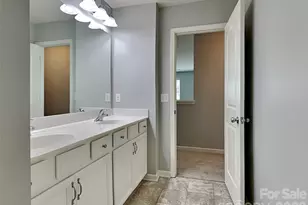 9425 Hartington Pl, Charlotte, NC 28269 - Photo 17