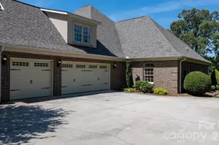 1055 Catawba Greens Dr, Newton, NC 28658 - Photo 3