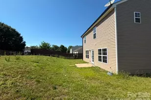8207 Belmont Stables Dr, Charlotte, NC 28216 - Photo 3