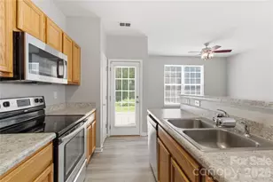 7723 Abigail Glen Dr, Charlotte, NC 28212 - Photo 9