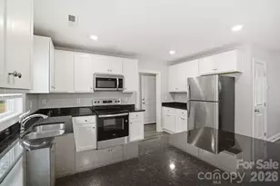 3109 Cochrane Dr, Charlotte, NC 28269 - Photo 9