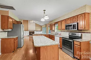 3032 Oakcroft Dr, Matthews, NC 28105 - Photo 7