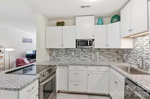 6027 Crape Myrtle Ln, Charlotte, NC 28216 - Photo 5