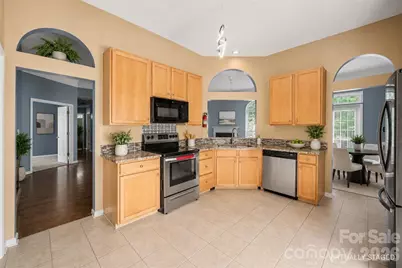 10026 Dauphine Drive, Charlotte, NC 28216 - Photo 15