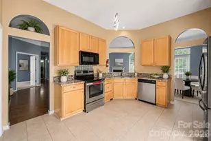 10026 Dauphine Dr, Charlotte, NC 28216 - Photo 15