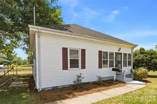204 Hampshire Ln, Clover, SC 29710 - Photo 3