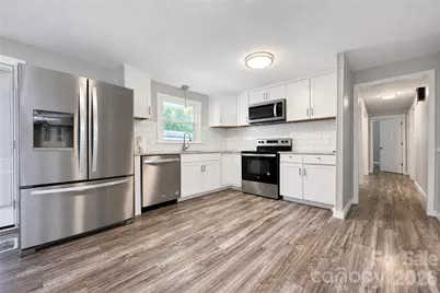 2121 24th Street NE, Hickory, NC 28601 - Photo 5