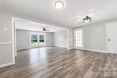 2121 24th Street NE, Hickory, NC 28601 - Photo 9