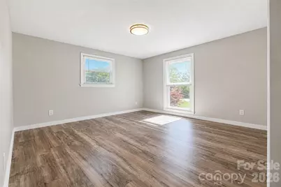 2121 24th Street NE, Hickory, NC 28601 - Photo 17