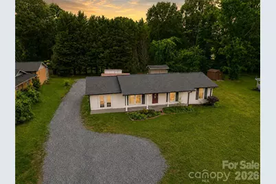 2121 24th Street NE, Hickory, NC 28601 - Photo 1