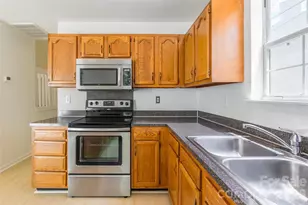 5840 Prescott Ct, Charlotte, NC 28269 - Photo 9
