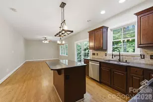 190 Meadow Glen Dr, Troutman, NC 28166 - Photo 9