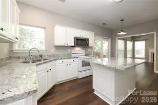 8306 Hornwood Ct, Charlotte, NC 28215 - Photo 9