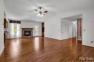525 Maren Ct, Hendersonville, NC 28739 - Photo 7