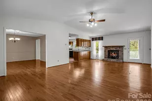 525 Maren Ct, Hendersonville, NC 28739 - Photo 5