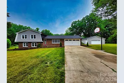 158 W Meadowview Drive, Statesville, NC 28625 - Photo 1