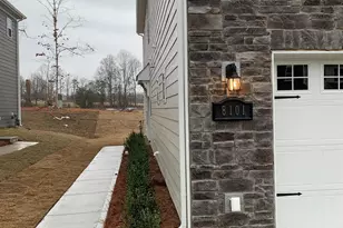 8101 Ramsburg Dr, Charlotte, NC 28269 - Photo 3