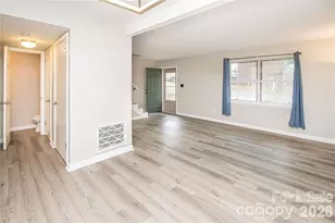 8839 Hunter Ridge Dr, Charlotte, NC 28226 - Photo 5