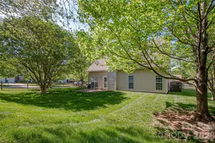 1621 Mountain Ashe Ct, Matthews, NC 28105 - Photo 7
