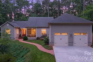 2932 Oakdale Rd, Charlotte, NC 28216 - Photo 1