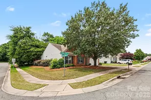 8708 Heron Glen Dr, Charlotte, NC 28269 - Photo 3