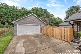 8715 Parkchester Dr, Charlotte, NC 28277 - Photo 5