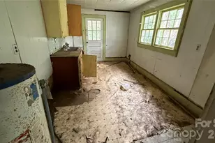 255 Washington St, Forest City, NC 28043 - Photo 9
