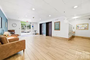 405 W 7th St, Charlotte, NC 28202 - Photo 5