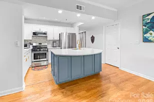 405 W 7th St, Charlotte, NC 28202 - Photo 9